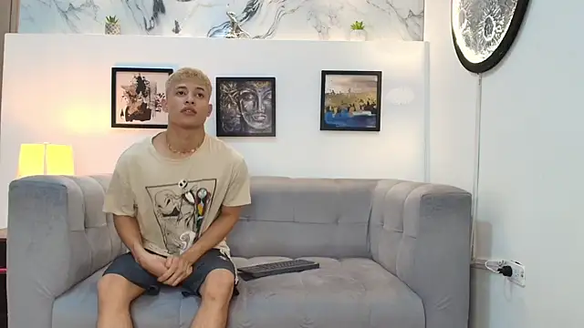 Snapshot of YOUNG_GUYS1 chatting on December 2025 01:02:02 AM YOUNG GUYS1 online show from December 2025 01:02:02 AM