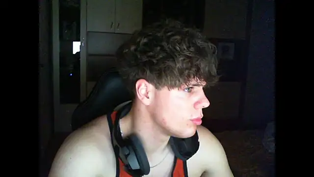 GymGuy0505 online show from December 2025 10:47:01 PM