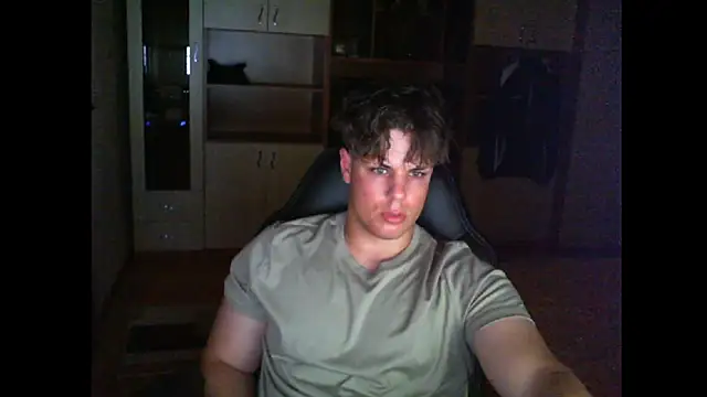 Snapshot of GymGuy0505 chatting on June 2026 10:15:01 PM GymGuy0505 online show from June 2026 10:15:01 PM