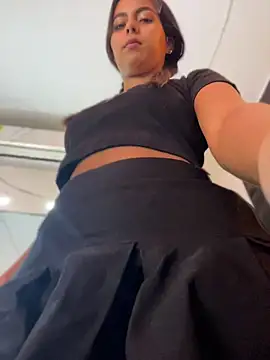 Snapshot of Valeria-escobar chatting on April 2026 11:24:01 AM Valeria-escobar online show from April 2026 11:24:01 AM