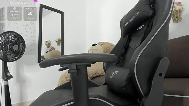 Snapshot of Darele_ chatting on January 2026 01:14:01 PM Darele online show from January 2026 01:14:01 PM