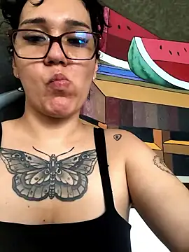 Snapshot of Darele_ chatting on January 2026 03:06:02 PM Darele online show from January 2026 03:06:02 PM