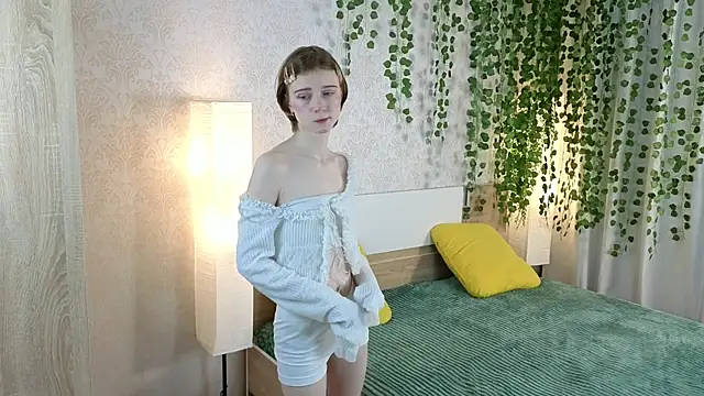 Snapshot of ViollaBloom chatting on December 2025 01:55:01 AM ViollaBloom online show from December 2025 01:55:01 AM