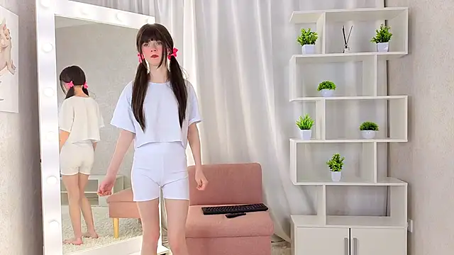 Snapshot of ViollaBloom chatting on February 2026 08:46:02 PM ViollaBloom online show from February 2026 08:46:02 PM