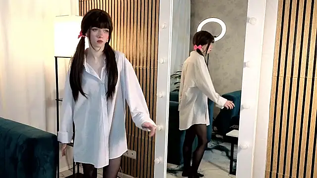 Snapshot of ViollaBloom chatting on February 2026 11:12:02 PM ViollaBloom online show from February 2026 11:12:02 PM