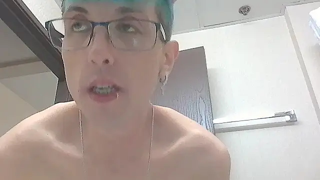 Snapshot of AskAveryAnything chatting on February 2026 06:45:01 AM AskAveryAnything online show from February 2026 06:45:01 AM