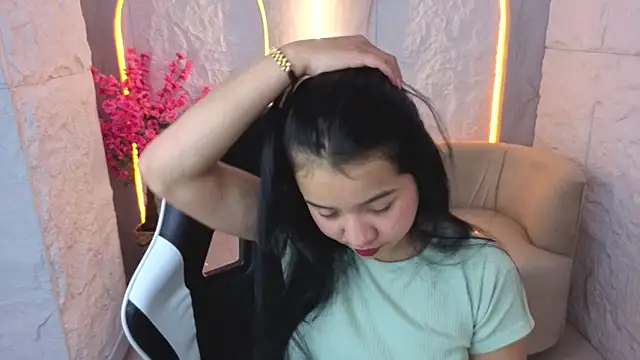 Sofi Adams Tx online show from December 2025 01:26:01 PM