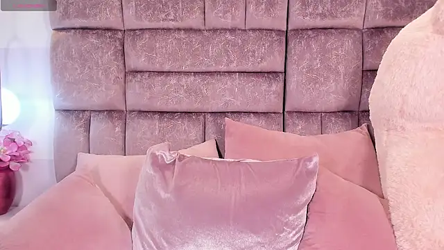 Snapshot of miaa_quinn chatting on December 2025 03:35:02 AM miaa quinn online show from December 2025 03:35:02 AM