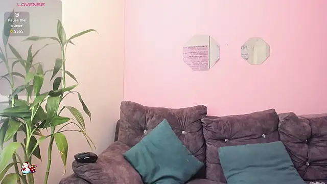 Snapshot of cloee_0 chatting on December 2025 01:08:01 PM cloee 0 online show from December 2025 01:08:01 PM