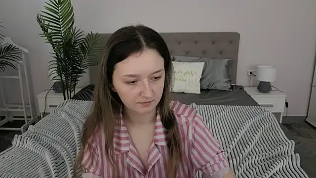 CyrenaLuxe online show from March 2026 10:07:01 AM