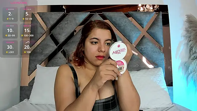 Cheerry Lee  online show from December 2025 01:07:01 PM