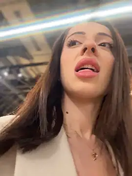 YeaLina online show from January 2026 10:41:02 AM