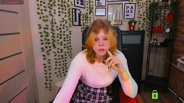 Soft Flame online show from December 2025 03:29:01 PM