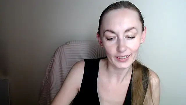 Snapshot of LiaSeass_ chatting on June 2026 12:04:01 PM LiaSeass online show from June 2026 12:04:01 PM