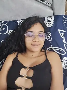 Snapshot of DAFNNEE_HOT chatting on May 2026 03:40:01 PM DAFNNEE HOT online show from May 2026 03:40:01 PM