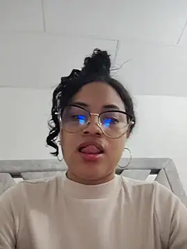 Snapshot of DAFNNEE_HOT chatting on June 2026 01:56:01 PM DAFNNEE HOT online show from June 2026 01:56:01 PM