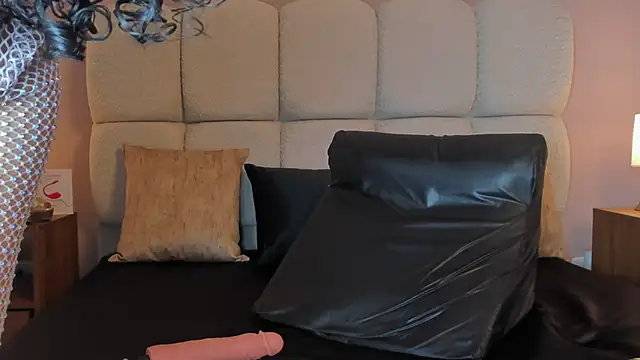 veromilff online show from March 2026 07:30:02 PM