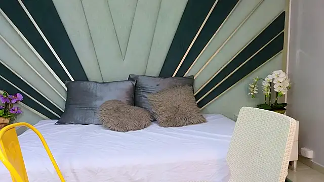 DulceeEsmeralda online show from April 2026 02:11:01 PM