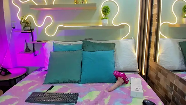 Sarah Clars online show from April 2026 12:49:02 AM