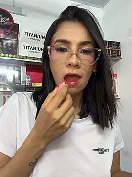 lunaluxury22 online show from March 2026 01:45:01 PM