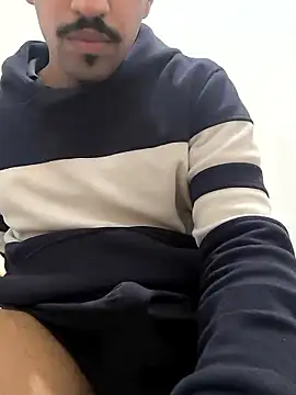 Snapshot of twinkarabboy chatting on January 2026 09:39:02 PM twinkarabboy online show from January 2026 09:39:02 PM