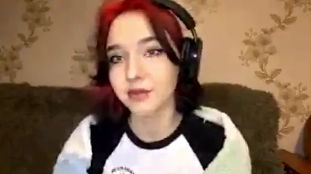 Snapshot of EmilyVeiro chatting on January 2026 05:38:02 PM EmilyVeiro online show from January 2026 05:38:02 PM