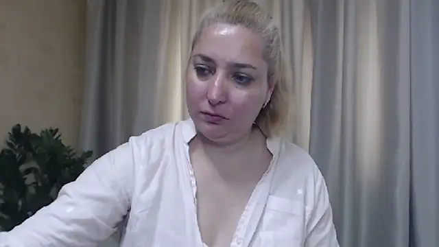 Snapshot of sweetpussy13 chatting on June 2026 06:16:02 AM sweetpussy13 online show from June 2026 06:16:02 AM