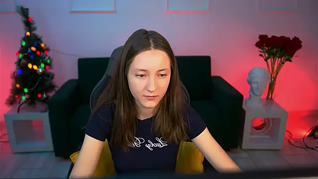 Snapshot of LuluPatterson chatting on December 2025 01:37:02 PM LuluPatterson online show from December 2025 01:37:02 PM