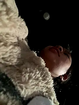 Snapshot of Nika-be chatting on December 2025 01:01:02 AM Nika-be online show from December 2025 01:01:02 AM