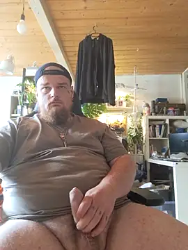 Snapshot of YoursxTruly chatting on June 2026 01:12:02 PM YoursxTruly online show from June 2026 01:12:02 PM