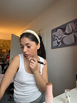 Snapshot of SilkyMira chatting on February 2026 10:19:01 AM SilkyMira online show from February 2026 10:19:01 AM