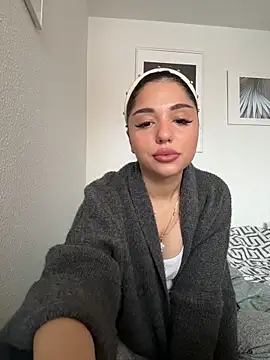 Snapshot of SilkyMira chatting on February 2026 09:13:02 AM SilkyMira online show from February 2026 09:13:02 AM