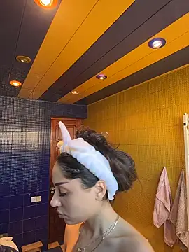 Snapshot of SilkyMira chatting on February 2026 01:43:01 PM SilkyMira online show from February 2026 01:43:01 PM