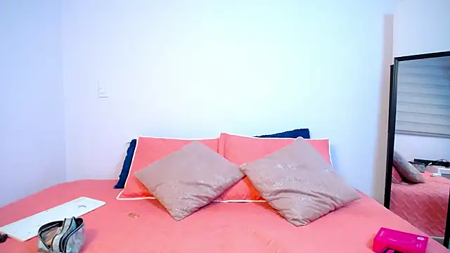 Snapshot of Parislennon chatting on January 2026 12:59:01 AM Parislennon online show from January 2026 12:59:01 AM