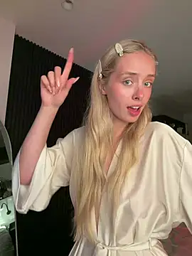 SunnyShiney online show from April 2026 03:20:02 PM