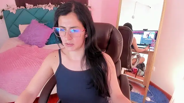 Isa Emm online show from February 2026 07:06:02 PM