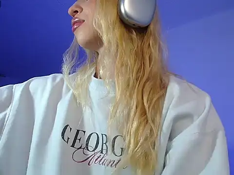 Snapshot of alina_lee chatting on December 2025 03:13:01 AM alina lee online show from December 2025 03:13:01 AM