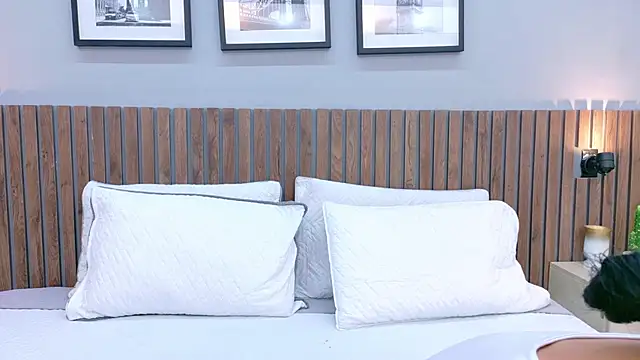 Mia Bellefort online show from April 2026 08:03:01 PM