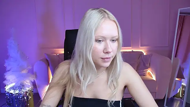 Snapshot of AprilChambers chatting on December 2025 05:23:01 AM AprilChambers online show from December 2025 05:23:01 AM