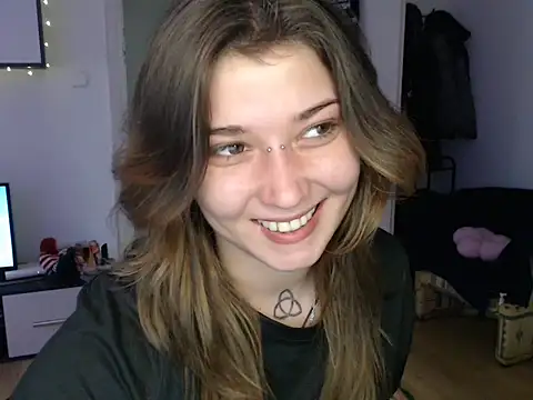 Snapshot of AlienforTwenty chatting on December 2025 09:04:01 AM AlienforTwenty online show from December 2025 09:04:01 AM