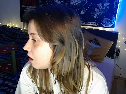 Snapshot of AlienforTwenty chatting on January 2026 07:11:01 PM AlienforTwenty online show from January 2026 07:11:01 PM