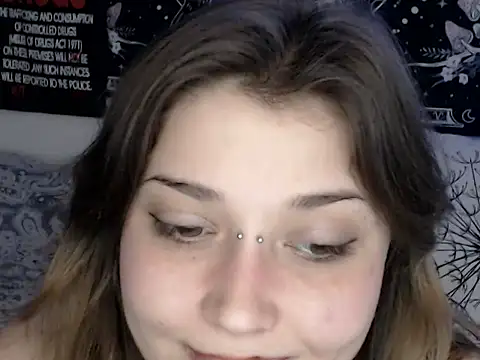 Snapshot of AlienforTwenty chatting on February 2026 11:05:02 AM AlienforTwenty online show from February 2026 11:05:02 AM