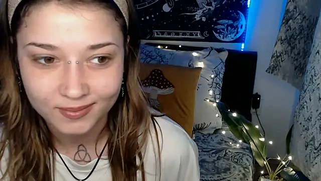 Snapshot of AlienforTwenty chatting on February 2026 07:20:01 AM AlienforTwenty online show from February 2026 07:20:01 AM