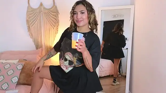 Snapshot of Grecia_Miller_ chatting on December 2025 12:24:02 PM Grecia Miller online show from December 2025 12:24:02 PM