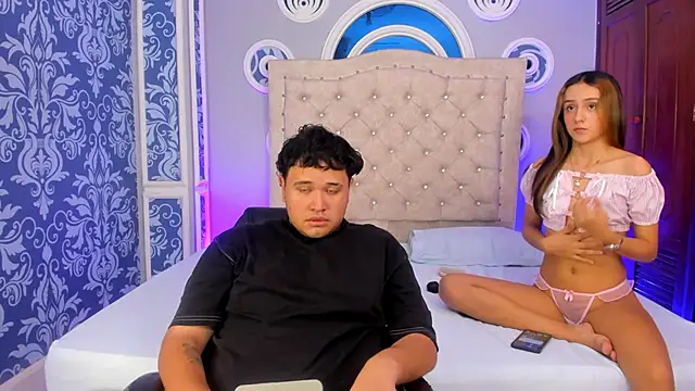 Snapshot of Beele_and_Evie chatting on February 2026 07:43:01 PM Beele and Evie online show from February 2026 07:43:01 PM