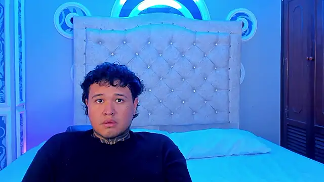 Snapshot of Beele_and_Evie chatting on February 2026 08:10:01 PM Beele and Evie online show from February 2026 08:10:01 PM