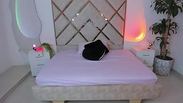 queenie staar online show from February 2026 11:30:02 PM