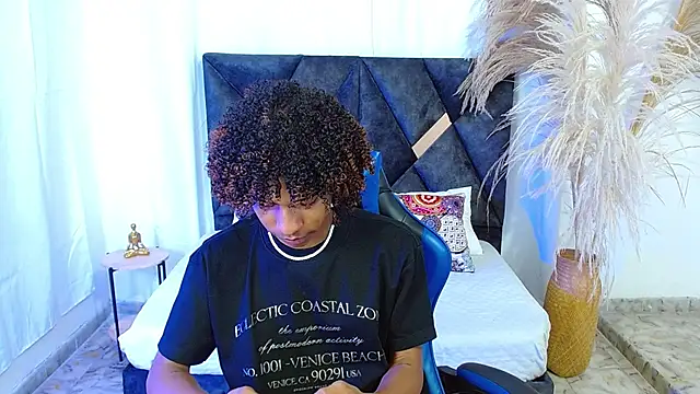 angelll18  online show from February 2026 08:25:02 PM