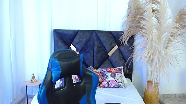 angelll18  online show from February 2026 08:24:02 PM