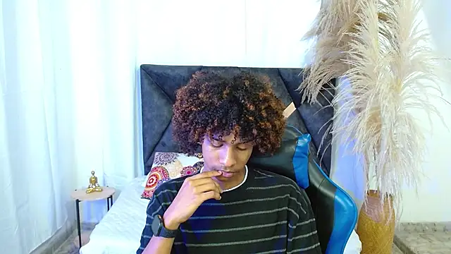 angelll18  online show from February 2026 08:54:01 PM